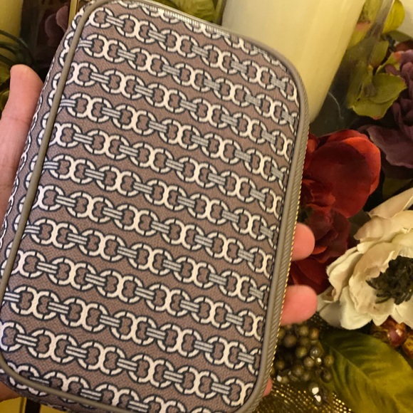 Brand new 🔥Gemini Link Canvas Wristlet - Picture 4 of 6